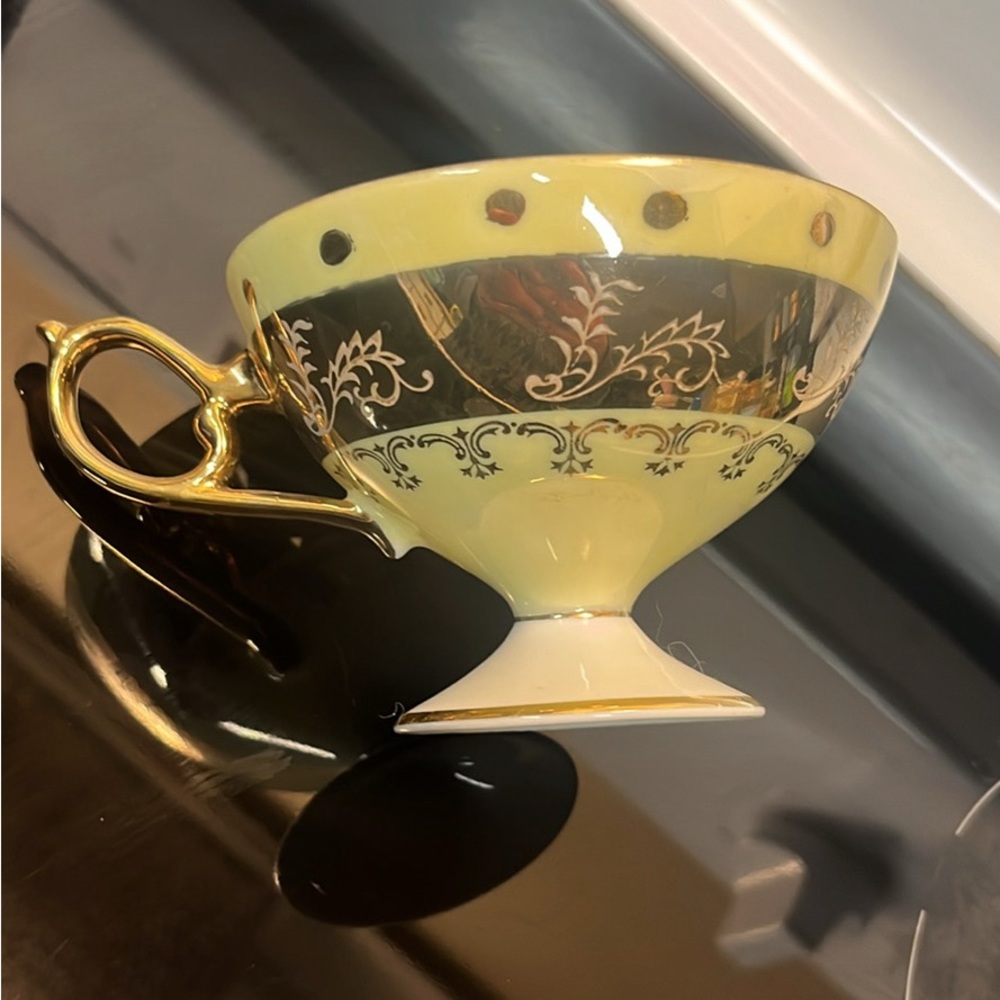 Yellow & Gold tea cup